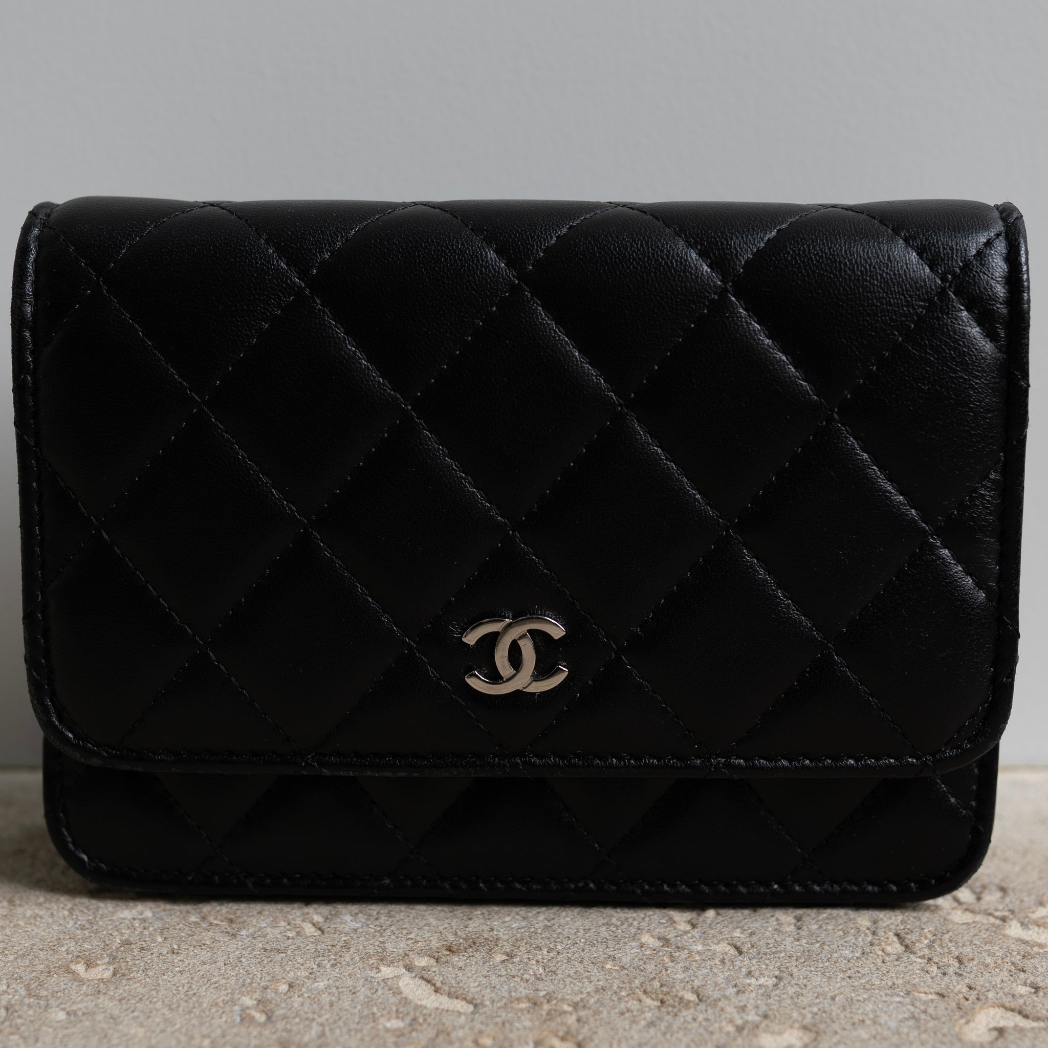 CHANEL WALLET ON THE CHAIN BLACK