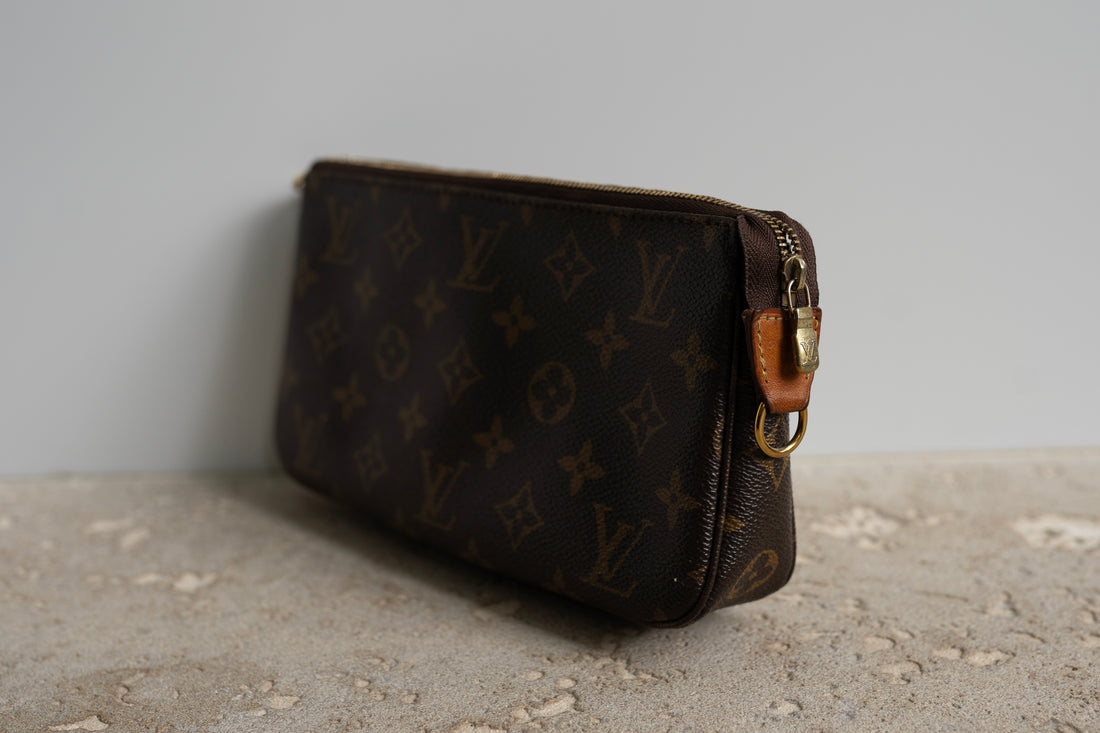 LOUIS VUITTON POCHETTE